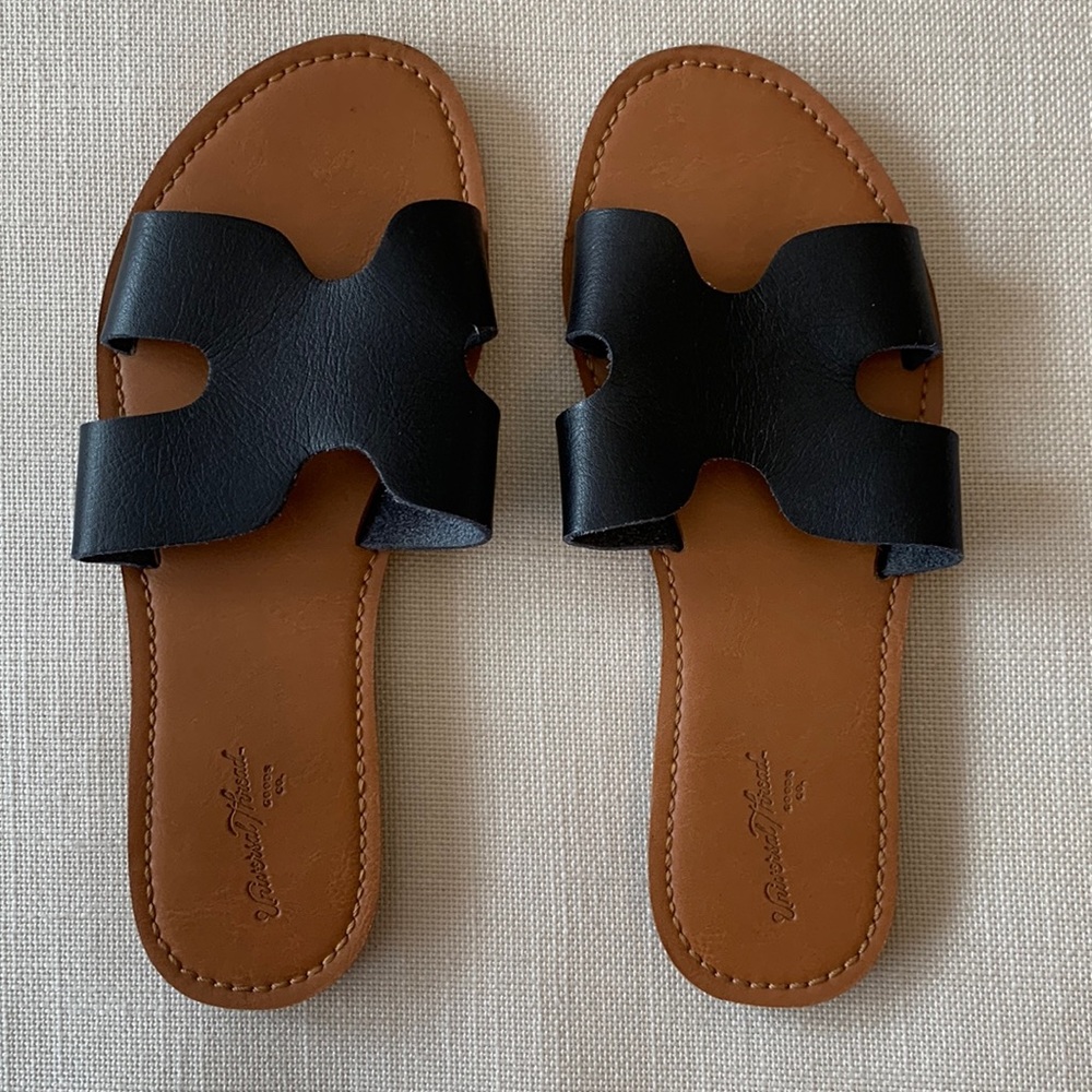Black sandals size 6